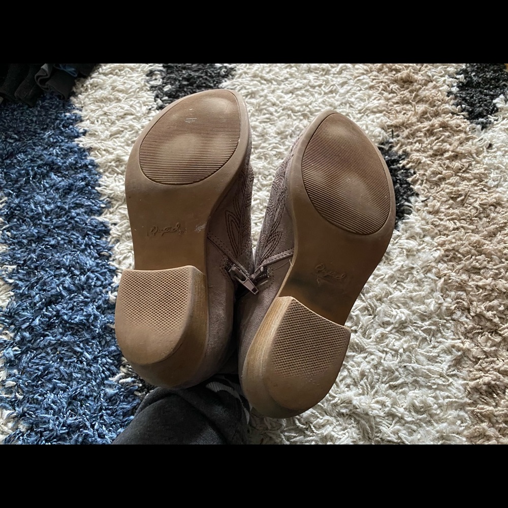 Beige booties - Picture 7 of 7